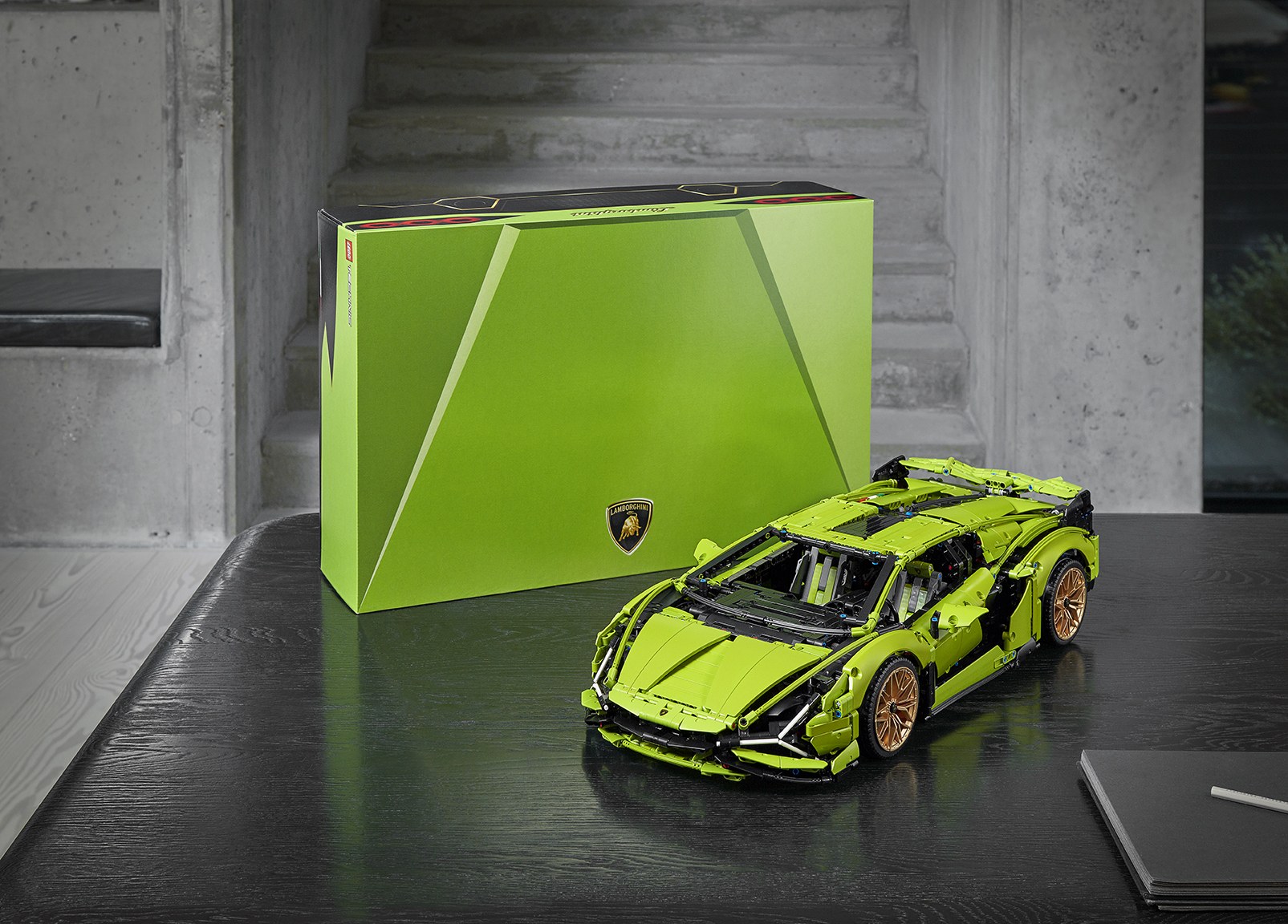 Lego best sale lamborghini dimensions