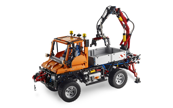 LEGO® Mercedes-Benz Unimog U all details