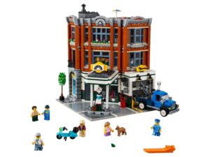 LEGO® Corner Garage